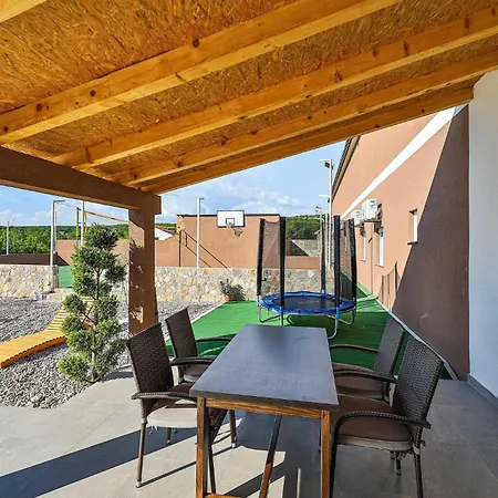 Amazing In With Kitchen Holiday home